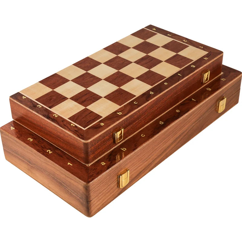 Coffret Luxe , Echiquier en bois de qualité 39cm*39cm , pour nos plus grands stratèges.