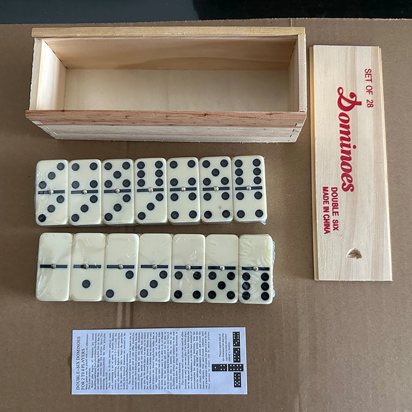 Boite de Dominos 28 pièces