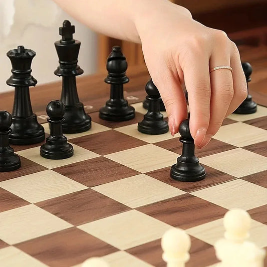 Jeux d'échecs classique  en bois avec pions magnétiques pour un transport facile